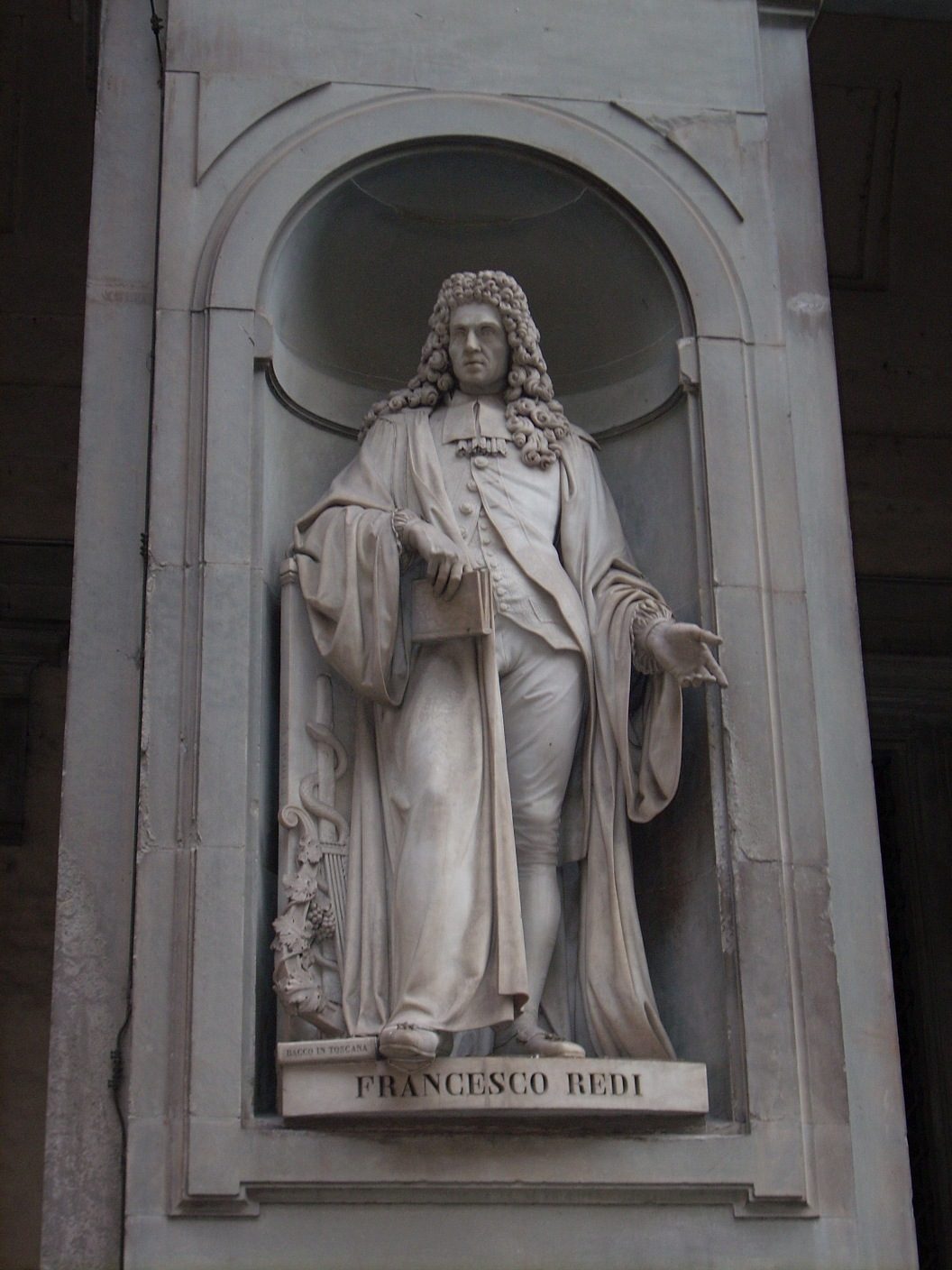 Francesco Redi s monument, Galleria degli Uffizi, Florence - 01.JPG